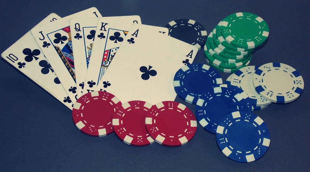 Bangladesh users reviewing live casino-style entertainment on phones
